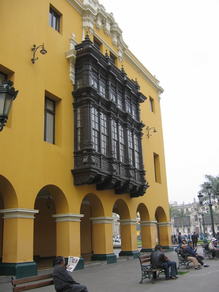 03-Beautifull Spanish balconies on the Plaza de Armas.jpg - Beautifull Spanish balconies on the Plaza de Armas